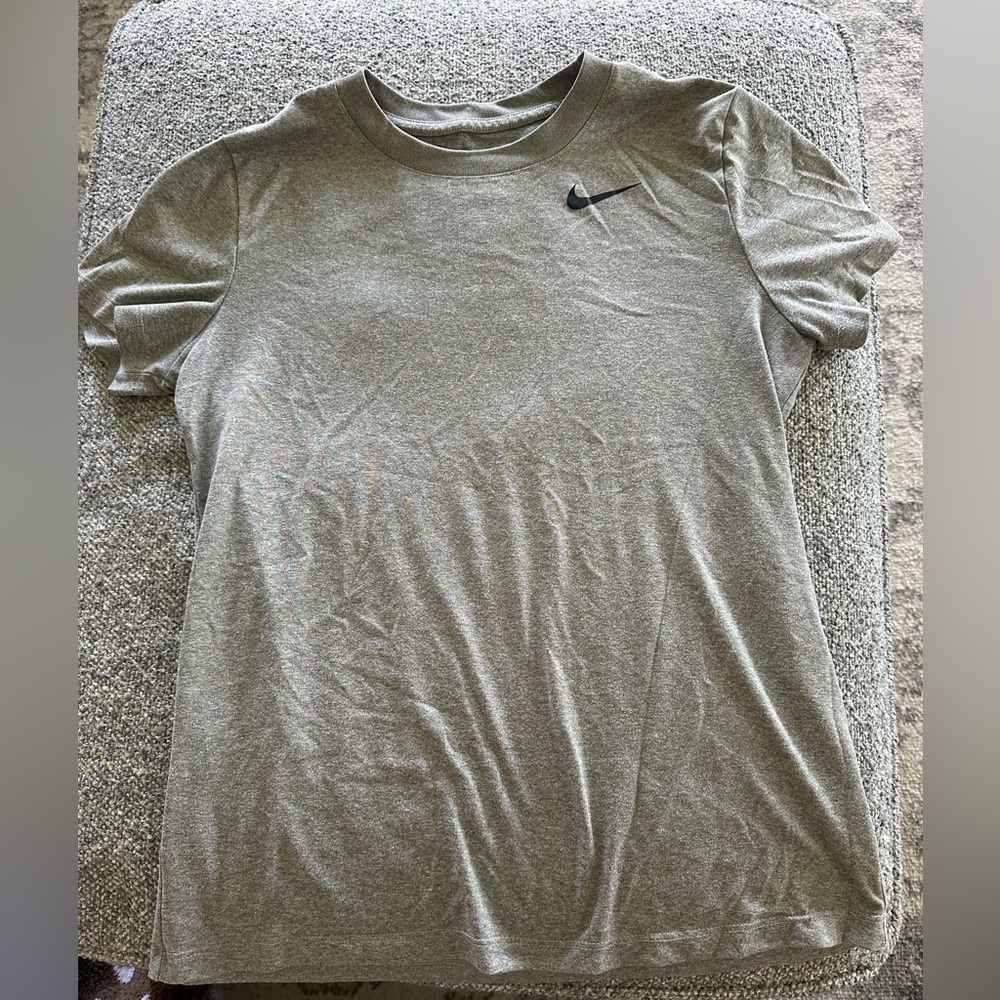 Nike Women’s Heather Gray Short Sleeve Dri-Fit Tee